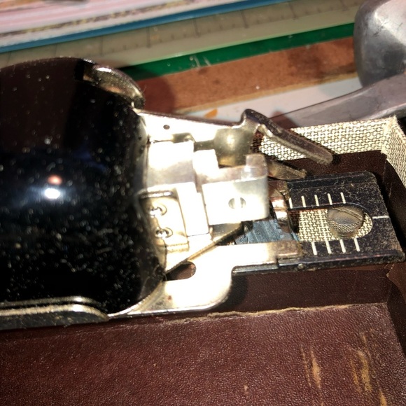 Vintage Greist Products Rotary Buttonholer with attachments and manual - 1956- - Picture 7 of 7